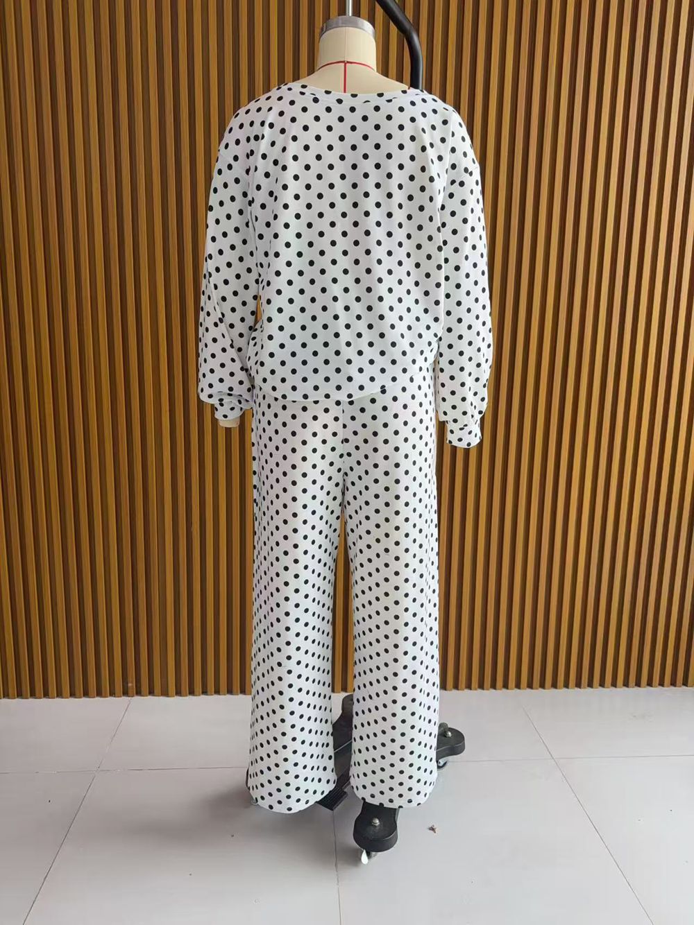 Women's Polka Dot 2-Piece Off Shoulder Sweatshirt and Wide Leg Pants Set Casual Lounge Tracksuit Comfy Sweatsuit