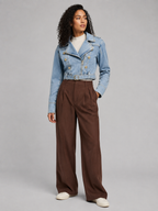 Damen Cropped Jeansjacke — Asymmetrische Jacke mit Reißverschluss und Gürtel