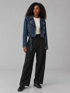 Damen Cropped Jeansjacke — Asymmetrische Jacke mit Reißverschluss und Gürtel
