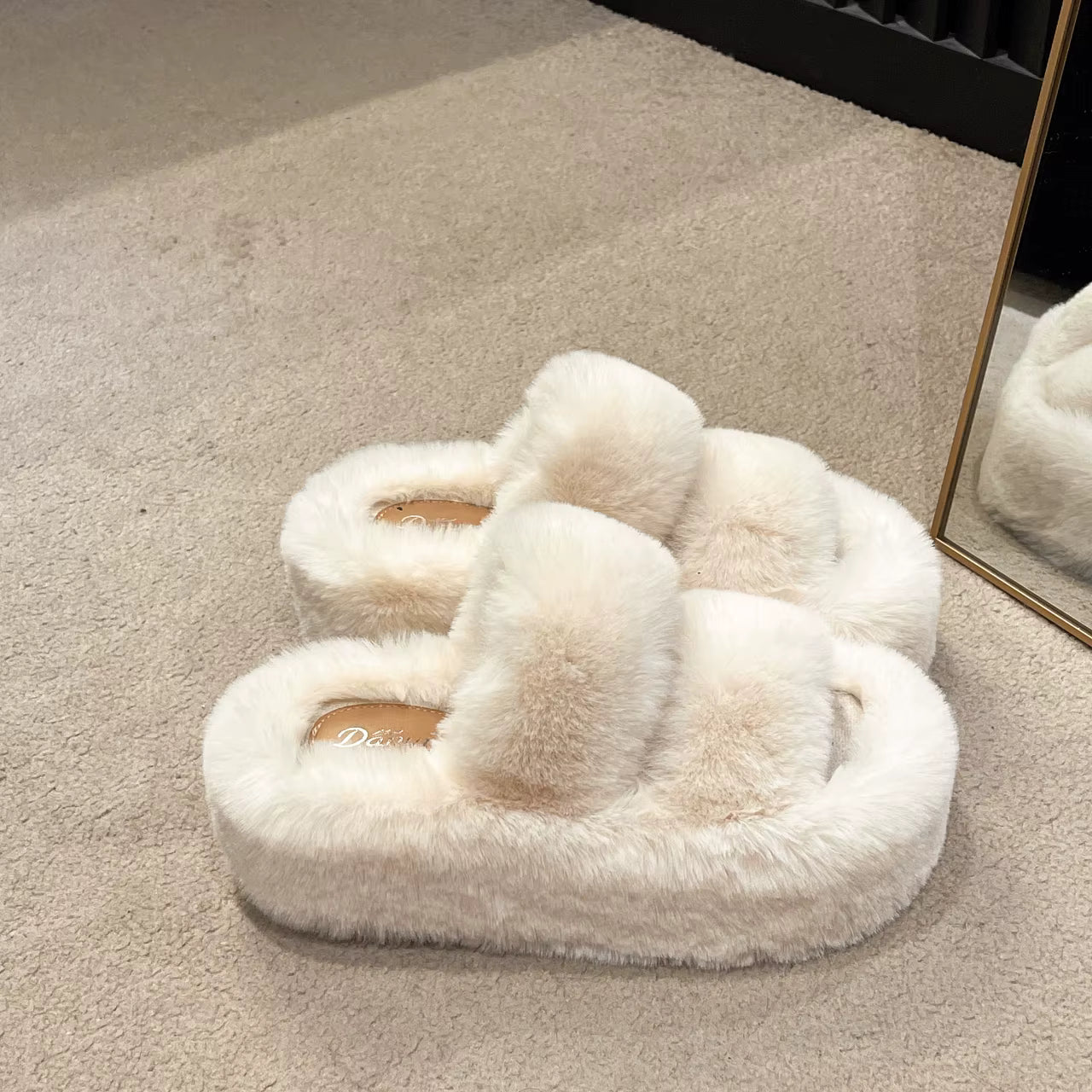 Premium Faux Fur Slippers – Thick 7 cm Sole, Open‑Toe Comfy Style - Luxxella