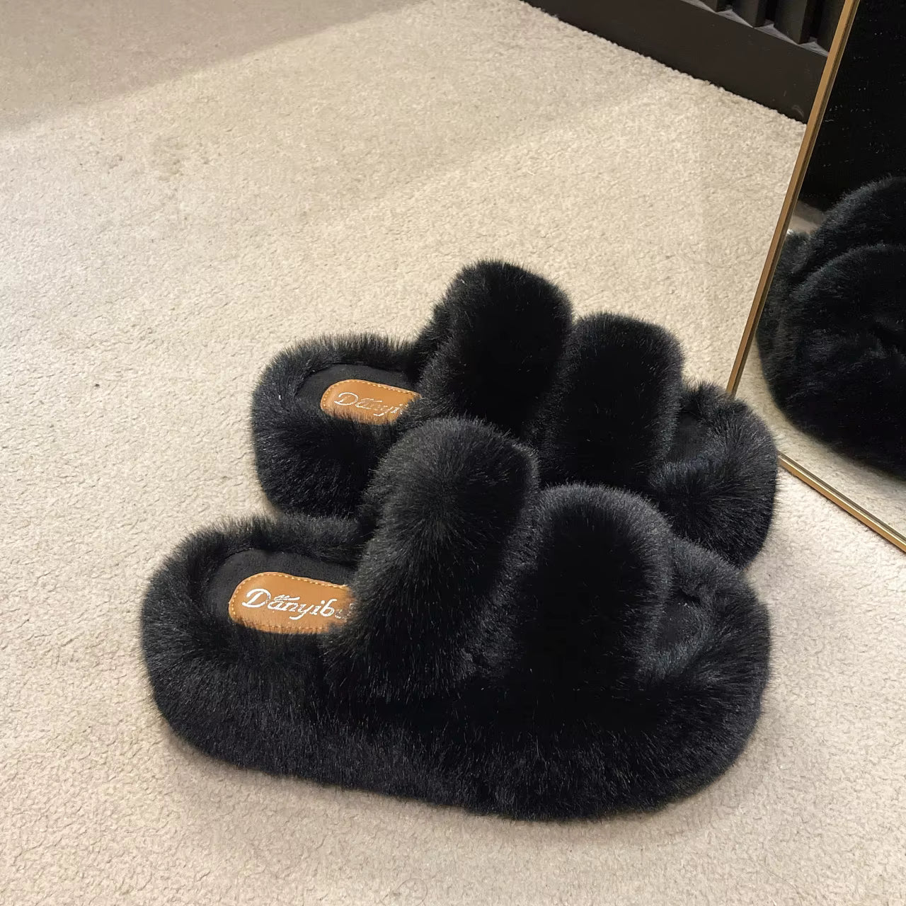 Premium Faux Fur Slippers – Thick 7 cm Sole, Open‑Toe Comfy Style - Luxxella