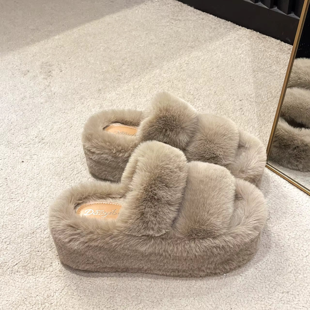 Premium Faux Fur Slippers – Thick 7 cm Sole, Open‑Toe Comfy Style - Luxxella