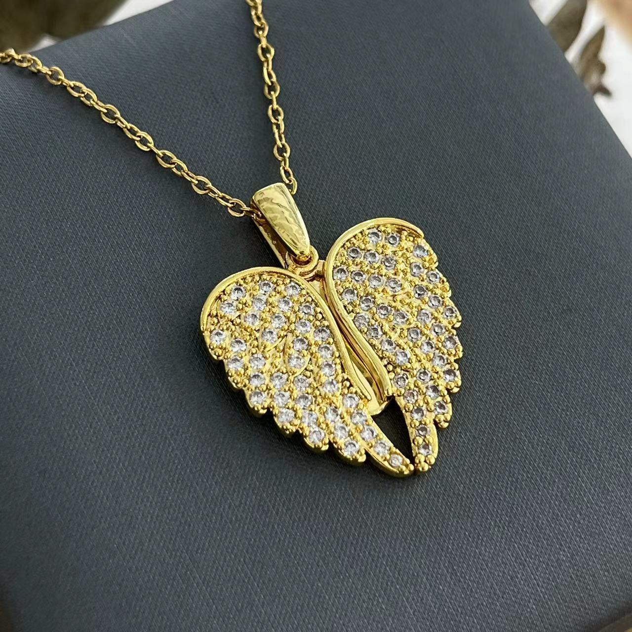 Heart-Shaped Necklace - Luxxella